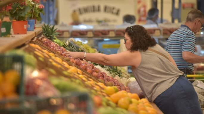 La suba del IVA en los alimentos de las góndolas será más alto que el aumento salarial