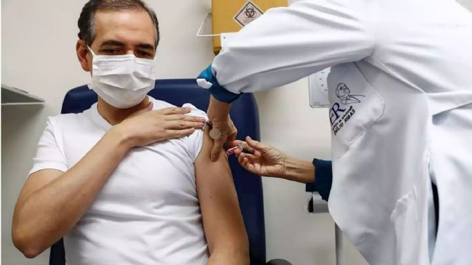 Bolsonaro colocaría en los brasileños la responsabilidad por los posibles efectos de las vacunas