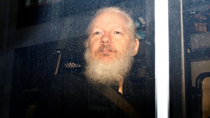 Temen por la salud de Julian Assange: piden por atención urgente