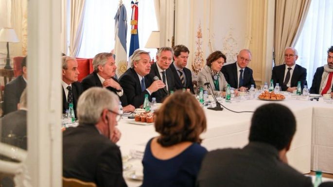 Gira presidencial: Alberto Fernández desayunó con empresarios en París