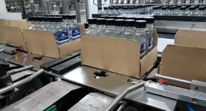 Destilería dona 24.000 botellas de alcohol