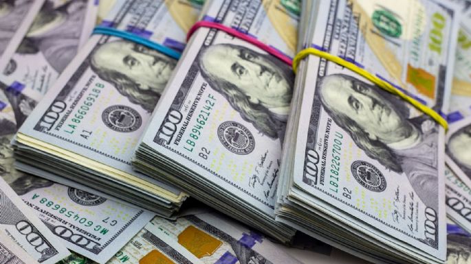 Dólares: se disparó el blue y el oficial culminó en los 69,63 pesos