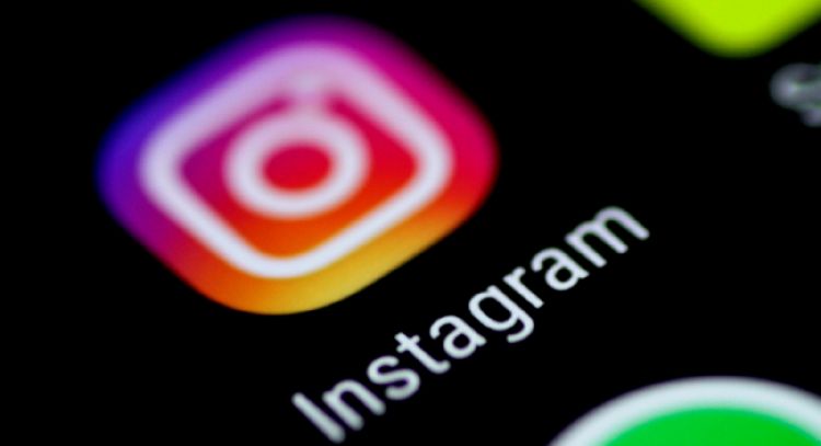 Advierten que Instagram prende la cámara y el micrófono de tu teléfono sin permiso