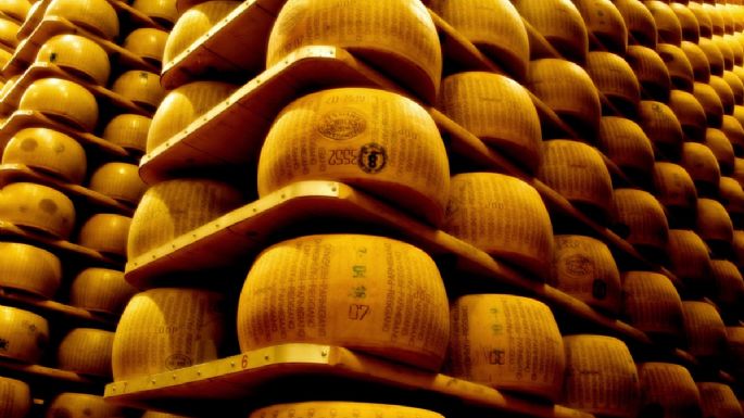 Un banco italiano toma quesos Parmeggiano como garantía para otorgar préstamos