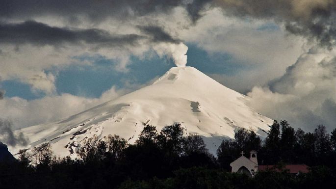 Alerta en Neuquén: un volcán registró dos explosiones en un día