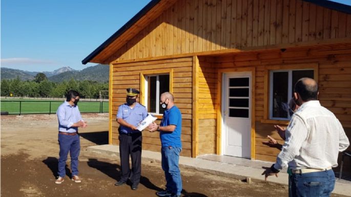 Moquehue: entregaron una vivienda institucional para personal policial