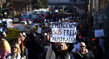 Anticuarentenas chocan con la Policía en Australia mientras los casos se disparan en Sídney