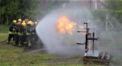 Bomberos de la provincia de Buenos Aires se capacitaron en la Casa de Fuego de Centenario