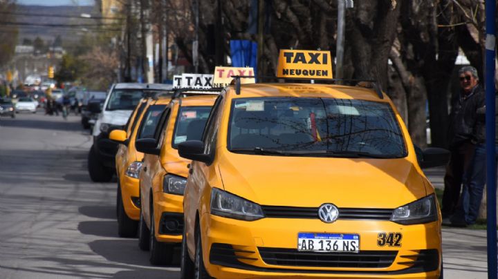 Golpe al bolsillo: este sábado aumentan la tarifa de taxis y remises en la Ciudad de Neuquén