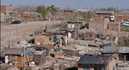 Vecinos de algunos barrios de Centenario soportan temperaturas extremas sin servicio de agua