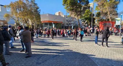 Piqueteros protestan en el centro por compromisos incumplidos: amenazan con aislar la provincia