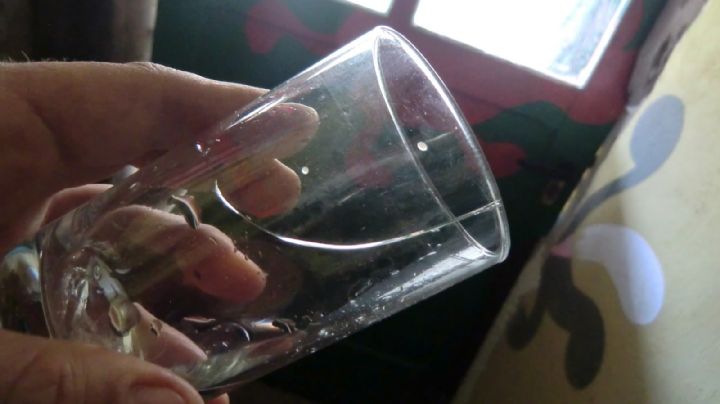 No tires los vasos de vidrio rotos: mirá cómo convertirlos en esto tan útil para tu hogar