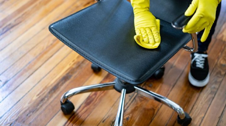 Truco infalible y fácil para limpiar las rueditas de las sillas de escritorio y dejarlas como nuevas