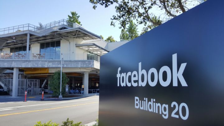 Los medios de comunicación emprenden una cruzada contra Facebook