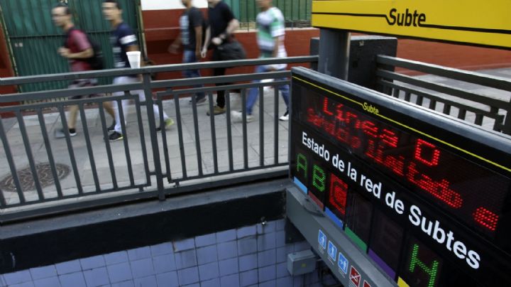 Metrodelegados del subte porteño abrirán los molinetes de la Línea C en retiro