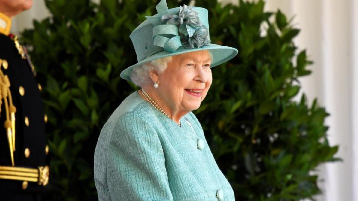 La reina Isabel II reaparece ante los medios y lo hace por un motivo de peso: ameritaba su presencia