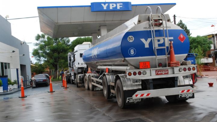Madrugonazo: YPF volvió a aumentar los precios de sus combustibles