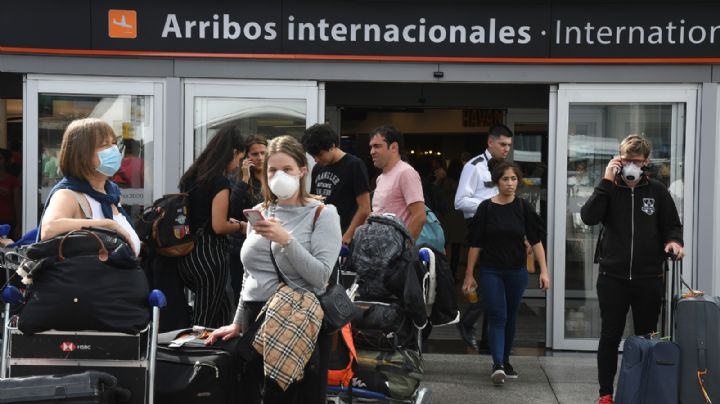 El Gobierno analiza abrir las fronteras para el ingreso de extranjeros a Argentina