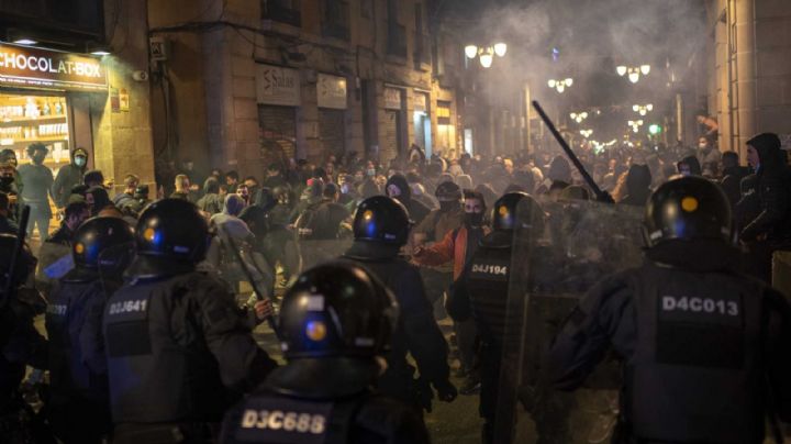 Barcelona en llamas: saqueos y quemas en contra de un nuevo confinamiento