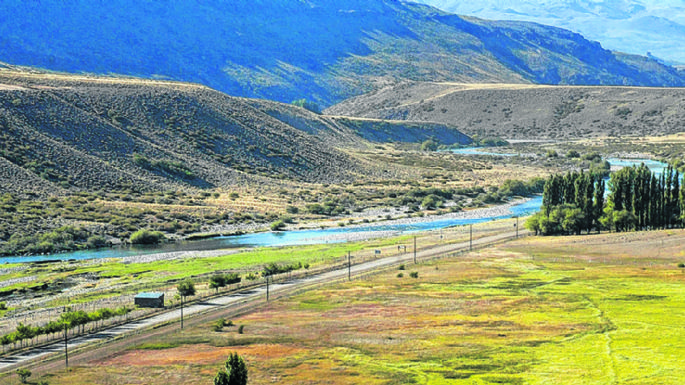 Omar Gutiérrez anunció que adjudicarán la obra del Río Nahueve