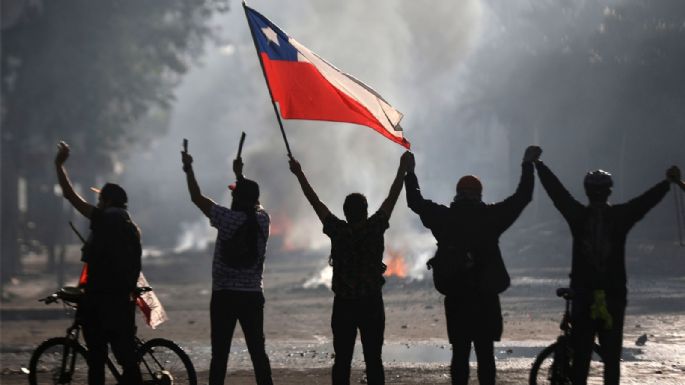 Chile baja a la mitad su crecimiento debido al estallido social