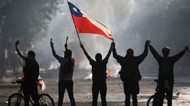Chile baja a la mitad su crecimiento debido al estallido social