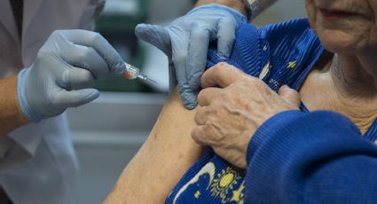 ¡Jubilados a salvo! PAMI vacuna contra la gripe a los abuelos internados y al equipo de salud