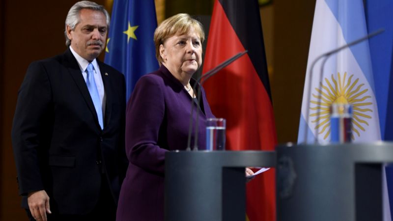 Alberto Fernández habló con Angela Merkel y le pidió ayuda con la deuda externa