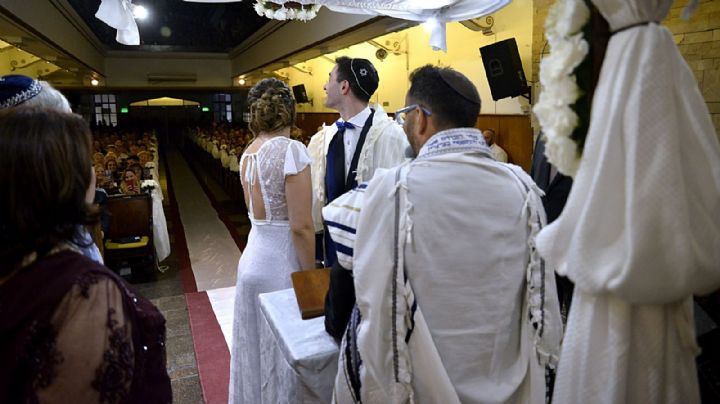 Insólito: rompieron la cuarentena para casarse y hasta el rabino quedó detenido