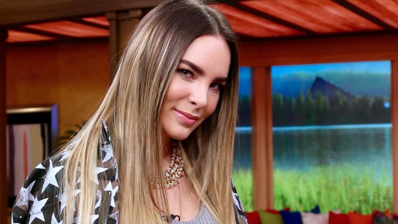Marcó tendencia: Belinda fue el centro de atención con su look de reina