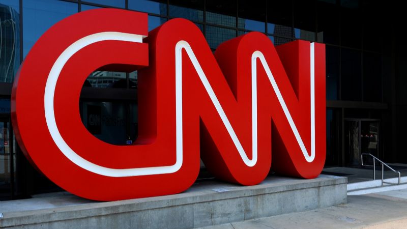 Insólito: asaltaron a una periodista de CNN en pleno vivo