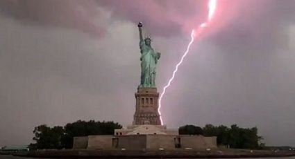 El impactante video de un rayo que golpea la Estatua de la Libertad