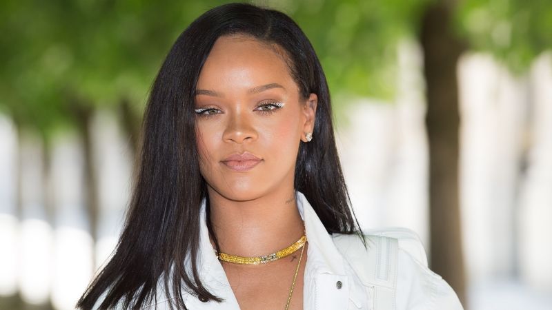 Rihanna causó consternación entre sus seguidores por unas intrigantes fotografías