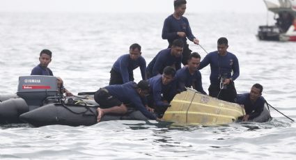 Hallaron las cajas de seguridad del avión indonesio que cayó al mar