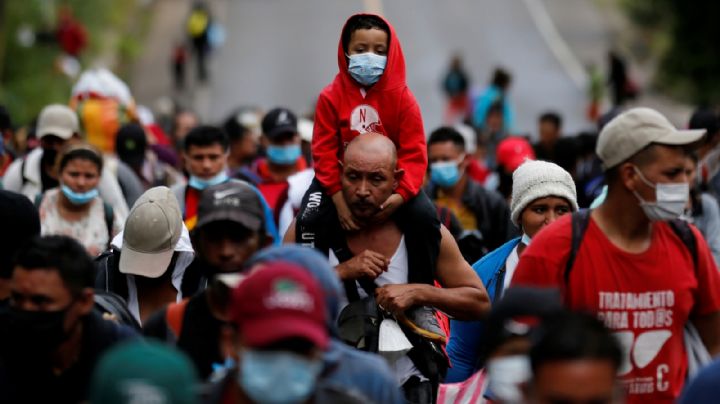 La primera caravana de migrantes del 2021 avanza hacia México