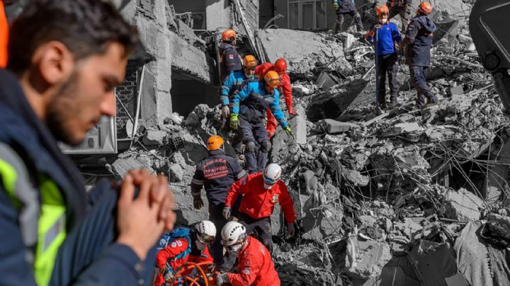 Terremoto Indonesia: continúan rescatando sobrevivientes bajo los escombros