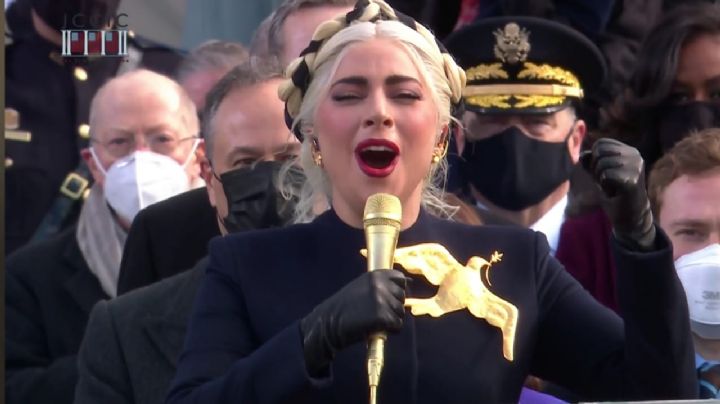 Video: con todo el glamour, Lady Gaga cantó el Himno Nacional durante la asunción de Joe Biden