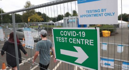 El Reino Unido sigue de cerca a una "descendiente" de la variante Delta del coronavirus
