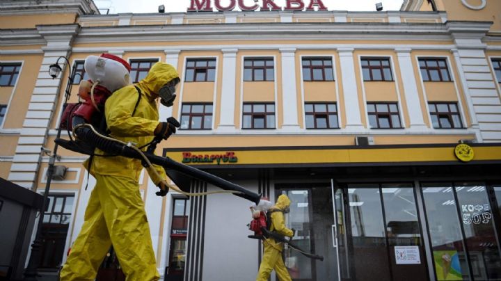 Moscú cierra todos los servicios no esenciales por la violenta ola de la pandemia: nuevos récords
