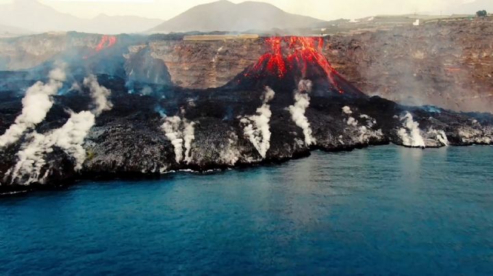 Las increíbles imágenes aéreas de la “isla” creada por la lava del volcán de La Palma y su recorrido