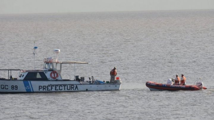 Se hundió un buque pesquero cerca de Las Grutas: rescataron a un tripulante y aún buscan a dos