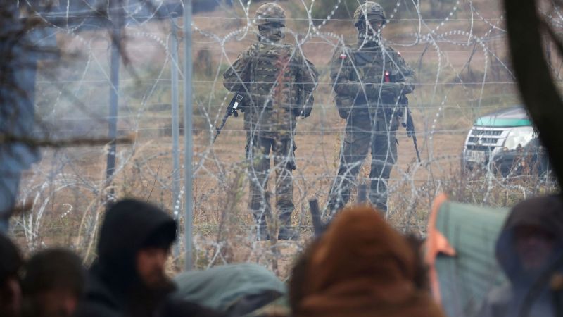 Polonia expulsó a más migrantes que intentaron cruzar desde Bielorrusia: se agrava la crisis