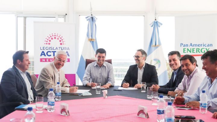 Marcos Koopmann firmó la extensión de un convenio con la compañía energética PAE y la AAP