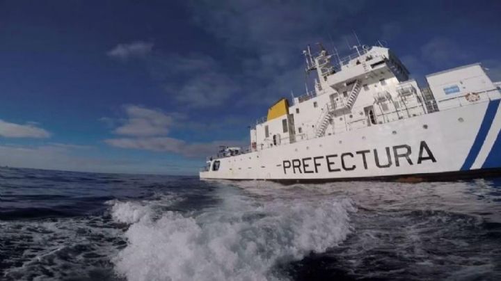Continua el operativo para rescatar el barco pesquero que se hundió cerca de San Antonio Oeste