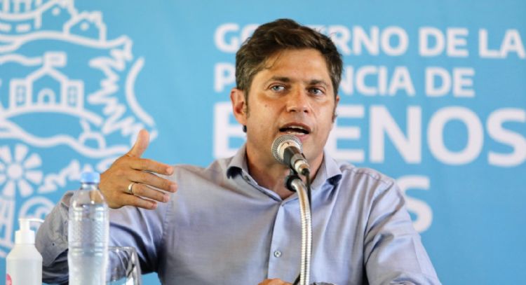 Una mujer subió al escenario e increpó a Axel Kicillof durante un acto en Brandsen