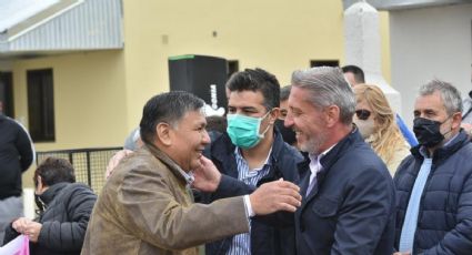 Mariano Arcioni entregó viviendas a trabajadores del Sindicato de Petroleros de Chubut