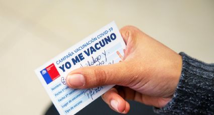 El ministro de Salud de Chile adelantó cuántas dosis contra el coronavirus tendrían que darse al año