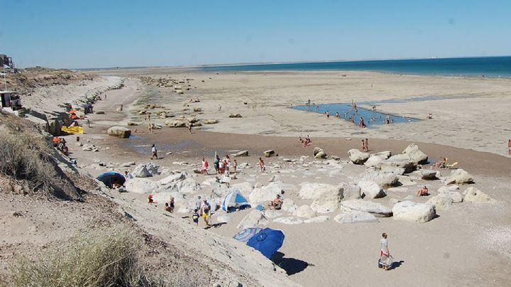 Las Grutas: la bajada de una playa en un estado desastroso a 8 días del inicio de la temporada