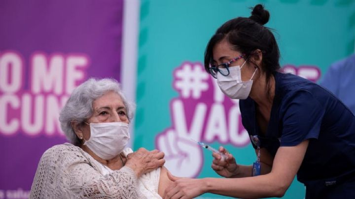 Chile ya tiene lista una cuarta dosis de la vacuna: cuándo comenzará a aplicarse