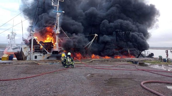 Voraz incendio en el puerto de San Antonio Oeste